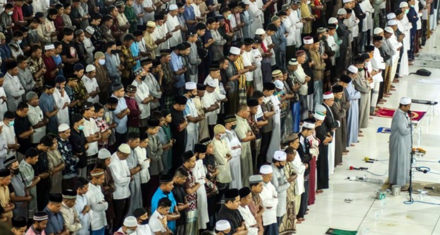 Adab Mengoreksi Bacaan Imam Adab Mengoreksi Bacaan Imam
